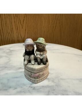 1998 figurine jar